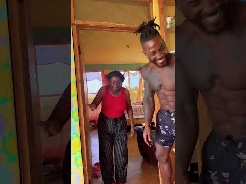 Teaching my mother how to do pull ups at 75 years old @BrolyGainz007