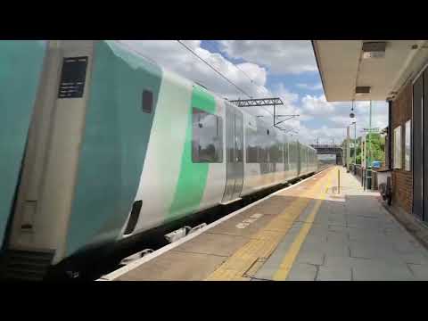 Trains at Cheddington June 2022