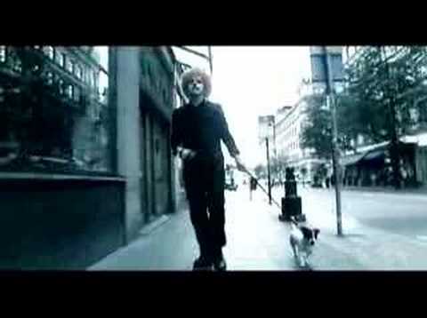 Huvudroll i musikvideo för Kamprads låt "Laughing Matter". Regi: Per Marklund