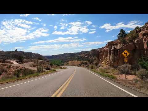 Motorcycle Roads- Utah 2022 Roadtrip- Utah 12 Scenic Byway #12 approaching Kiva Coffee 4K
