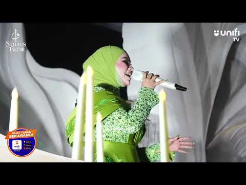 The Power of Love- Celine Dion (LIVE by Aina Abdul). Bergema suara Aina Abdul meraikan mempelai