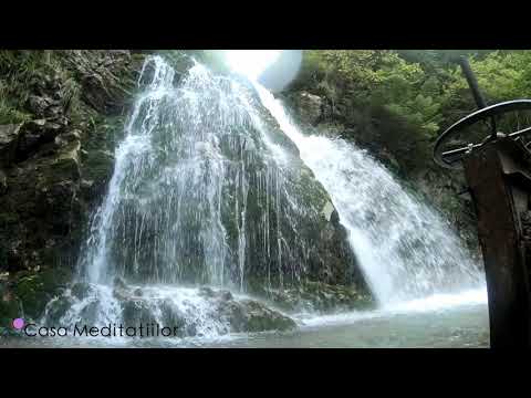 Adormi cu Cascada Urlătoarea I 1 ORĂ I Sunete Relaxante cu Decor Spectaculos