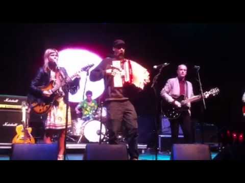 Krist Novoselic w/The Vaselines "Jesus Don't Want Me For A Sunbeam"