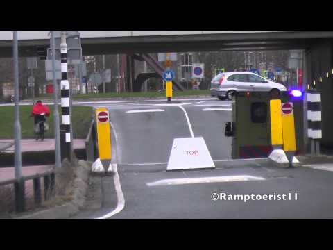 Ambulances 17-172 17-161 met spoed in Barendrecht naar twee verschillende meldingen