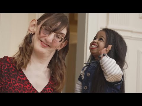 The World’s Tallest And Smallest Women Meet For Tea - Mix 103.1