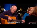 Mark Knopfler - Shows how to play guitar finger picking style Skavlan 2015