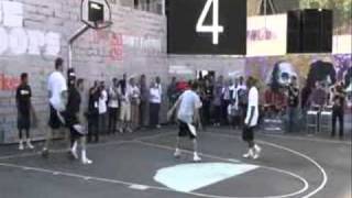 Kobe Bryant, Pau Gasol, Ricky Rubio y Juan Carlos Navarro en el Raval 