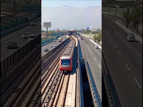 Metro de Santiago Línea 4A (AS02) próximo a ingresar a Estación La Granja