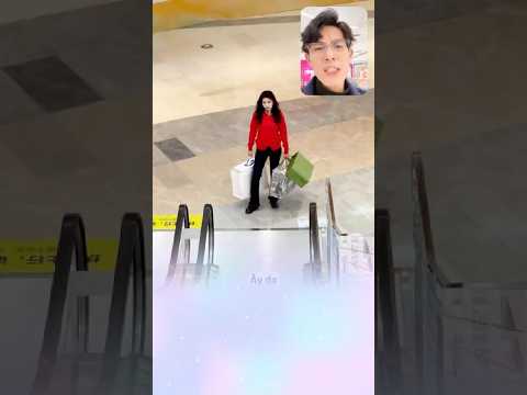Khi tôi quên nắm tay bạn gái khi lên thang cuốn 😅