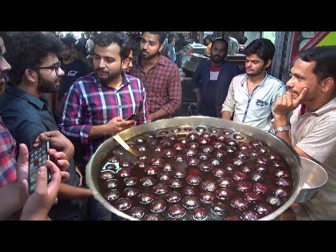 People Eating Gulab Jamun & Mawa Jalebi | Delhi Street Food