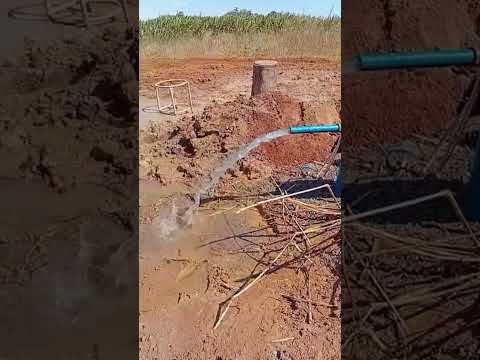 Bonfinópolis hoje de 60 metros vazão de 2500 hora fone 62 993289329 venha e faça o seu orçamento
