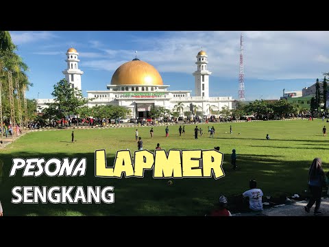 LAPMER Square in Sengkang, Indonesia - clean, comfortable, & fun for sports, lots of snacks for sale