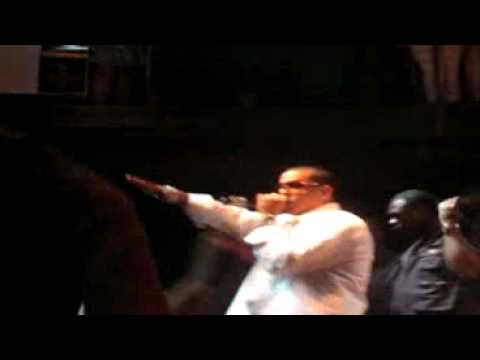 Daddy Yankee ella me levanto live