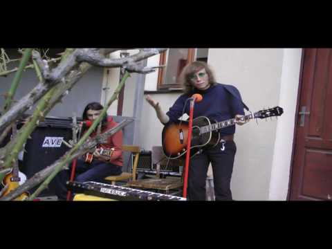 The Colleas - The Colleas - Koncert na dvoře (1.část)