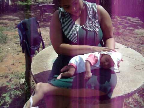 PRIMEIRO BANHO DE SOL DA JULIA