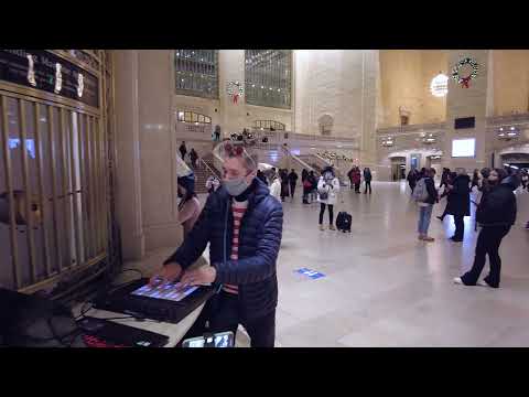 New York - Grand Central Terminal - Charlie Waldo [Live Session]