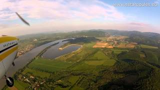 preview picture of video 'Sétarepülés Budapestről a Dunakanyarig és vissza/  Sightseeing Flight to Danube Bend from Budapest'