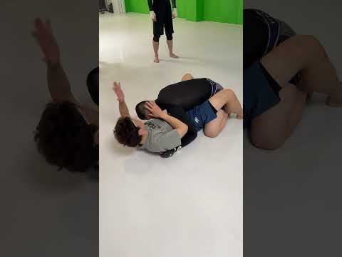クローズドガードからの立ち方