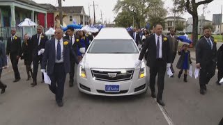 More than 1,100 people gather to pay respects to Edgar 'Dooky' Chase III