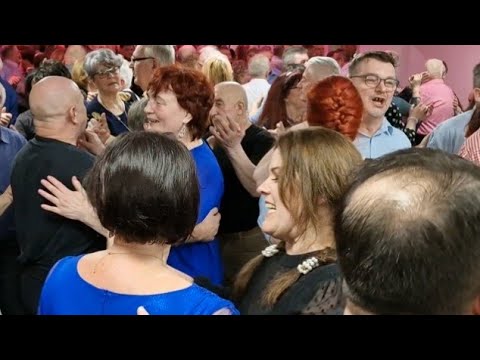 Wyjątkowe granie kapeli Stąporkowskiej ściąga tłumy,niesamowite ostatki w Domu Kultury w Zwoleniu.