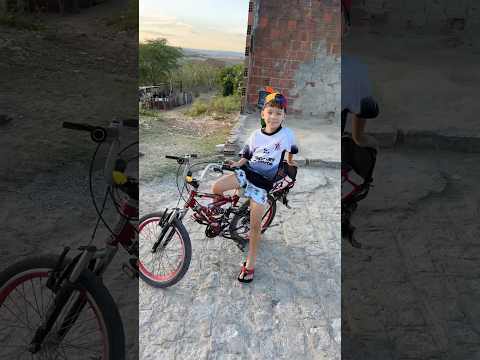 Colocamos o guidom de moto na bike montadinha de paulinho!! 🚲😍 #irmãosmedeiros #grau #bike