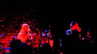 Isobel Campbell &amp; Mark Lanegan - (Do you wanna) Come walk (shower) with me - Cafe de la Danse 2010