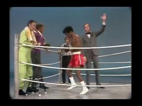 Komedi. Sammy Davis Jr. Uzun Rakibiyle Boks Arenasında..!!