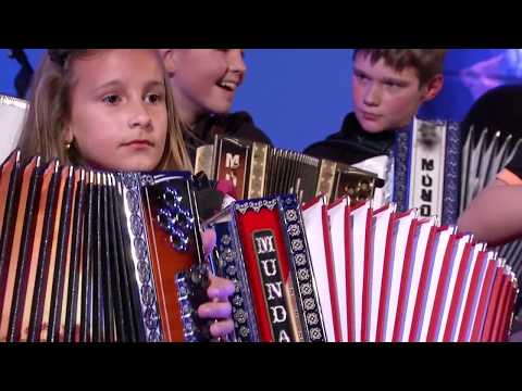 Harmonikarski orkester Siniše Čeha - Snežni valček (MGNZ 2017)