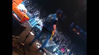 Video thumbnail for Dave Catching flying his Road Runner Octave Fuzz Wah Flying Machina at Pinkpop 2015 by DrNoEffects