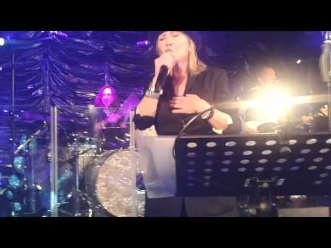 Lulu - Unchain My Heart (Under The Bridge, London - October 2013)