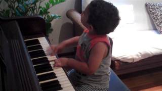 Ethan Bell bebe the 2 year old ,now in the piano
