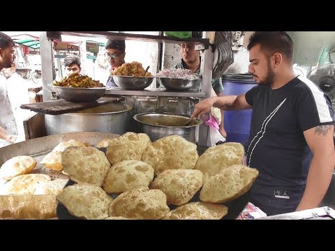 The Young Man Manages Everything - 2 Big Puri @ 20 rs - Street Food Punjab Video