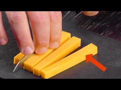 Corta el queso en 4 tiras largas y conviértelos en la gloria suprema. ¡Delicioso!