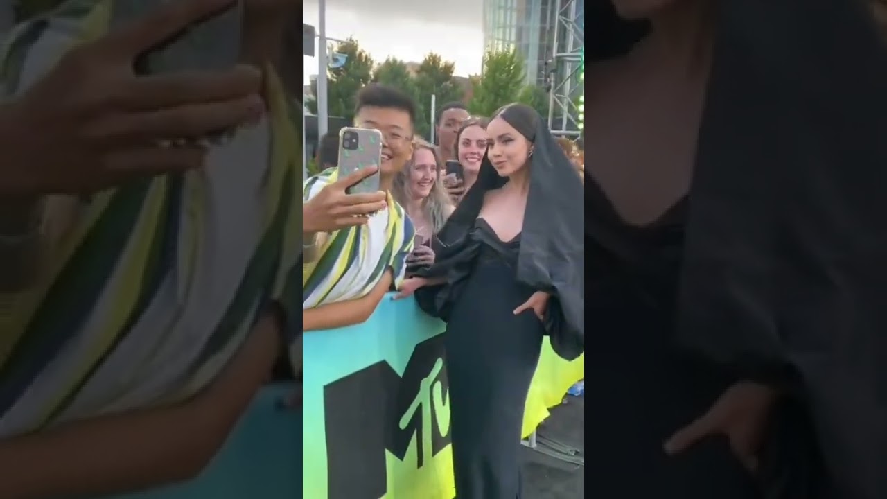 Sofia Carson at the Vmas black carpet!