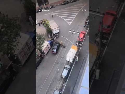 Confusão com carro provoca tumulto e colisões na Rua do Glicério, em São Paulo