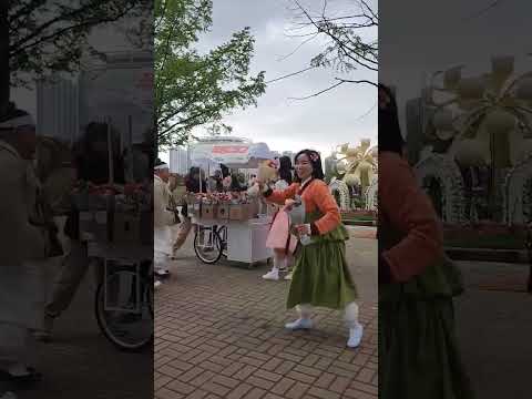 ??? : 행사에 데려온 애가 뭔가 이상하다 #고양국제꽃박람회