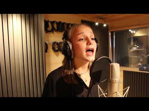 Studio Session 2019 : Karen - Désenchantée