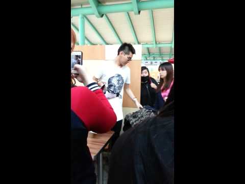 130222 EXO-M Kris prepare EXO 엑소 크리스 吴凡 クリス @  HongKong Airport 공항 【LQ】