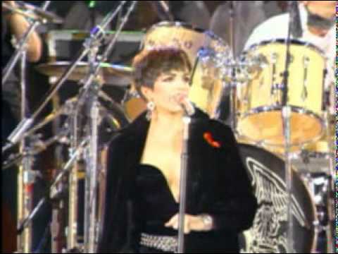 Queen &  Liza Minelli - We Are The Champions (Freddie Mercury Tribute Concert)