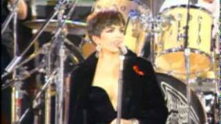 Queen &amp;  Liza Minelli - We Are The Champions (Freddie Mercury Tribute Concert)