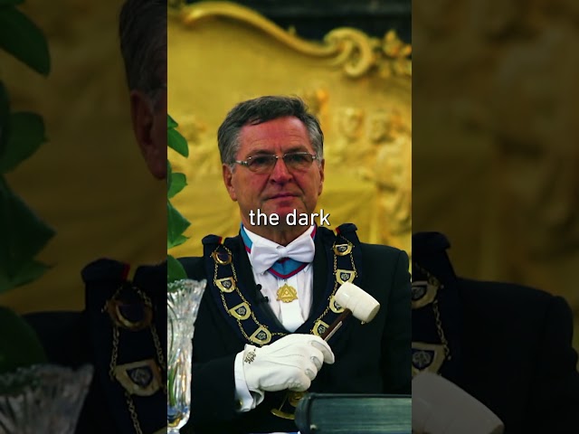 Vídeo relacionado con THE MASONIC COLLECTION Guantes de algodón blanco para hombre para reuniones formales, camareros, grupos, eventos y ceremonias: suaves y ligeros con material lavable y reutilizable.