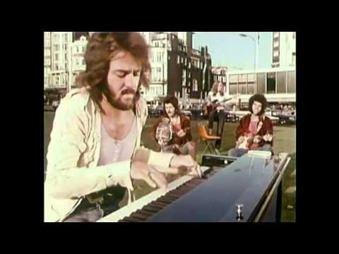 MUNGO JERRY - In The Summertime (1970 Street Video Clip) *** HD ***