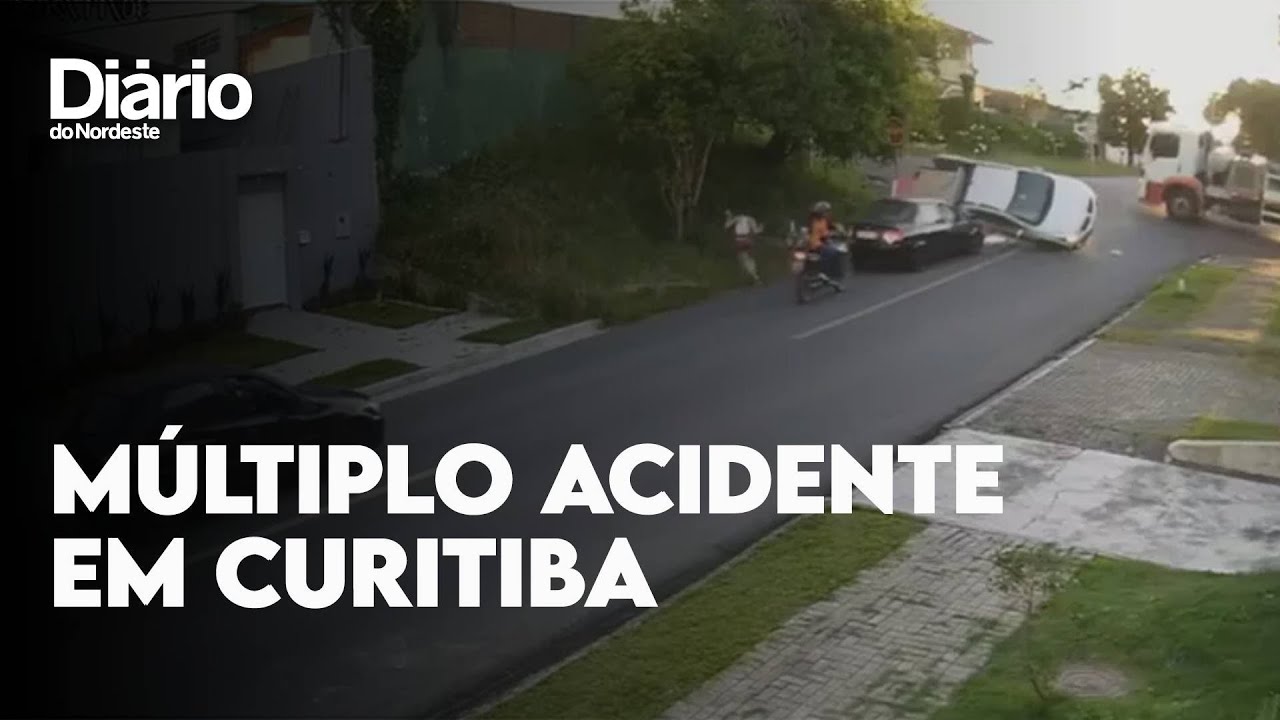 Imagem da notícia: Carro capota após colidir com caminhão, bate em outro automóvel e quase atropela pedestre
