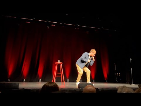 Taastrup Musikteater - Christian Fuhlendorff: Ærlig Talt (2024) - Christian Fuhlendorff Poserer