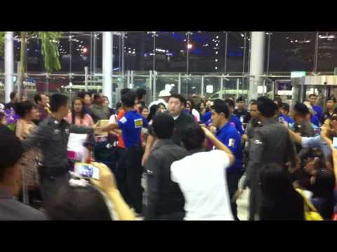 120212 SNSD  at Bangkok ariport 01/02