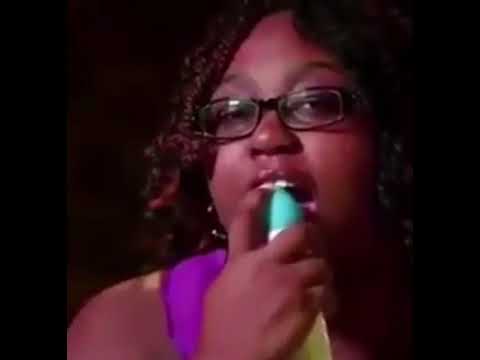 Stan Twitter: girl spraying air freshener to her mouth