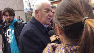 foti-difende-cubo-in-piazza-rispettino-chi-e-piu-competente