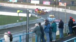 preview picture of video 'Cowdenbeath Stock Cars 14/03/09'