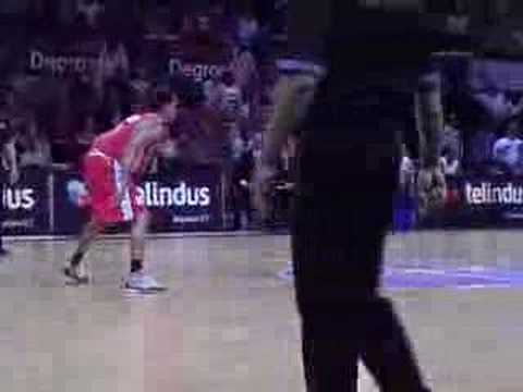 28 17-10-07 BCO-Charleroi - Petrovic rondt mooie assist van