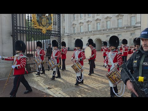 Best Ever — Changing of the Guards at Buckingham Palace 👑💂‍♂️🔥